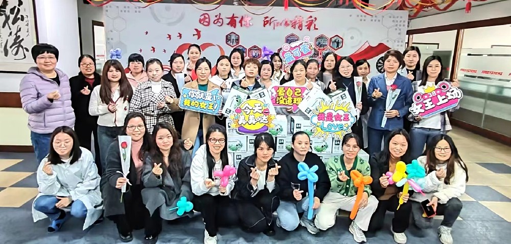女性同胞們，節日快樂！